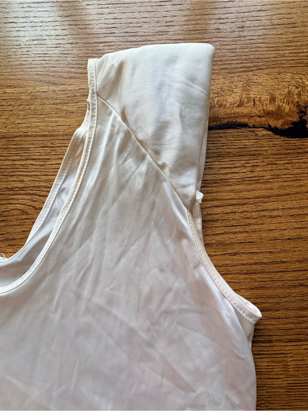 Legg Cream v-neck Medium Tank Tops with built in shoulder pads - set of 2 - Picture 6 of 11